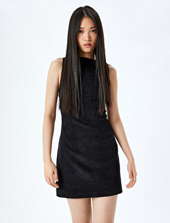 Bisiklet Yaka Kolsuz Slim Fit Mini Elbise