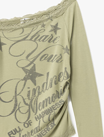 Asimetrik Yaka Uzun Kollu Omzu Açık Baskılı Dantelli Tişört