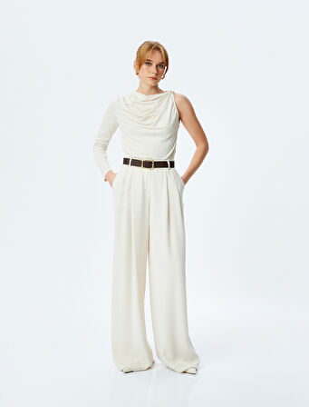 Drape Detaylı Metal Aksesuarlı Slim Fit Tek Omuz Bluz