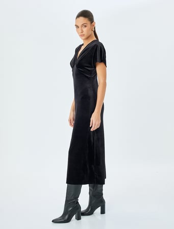 V Yaka Slim Fit Yarasa Kol Midi Uzun Kadife Elbise