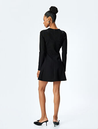 Krep Kumaş Bisiklet Yaka Uzun Kollu Slim Fit Çan Etek Mini Elbise