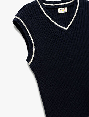 Pamuklu V Yaka Çizgili Kolsuz Triko Süveter