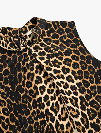 Dik Yaka Kolsuz Leopar Desenli Bluz