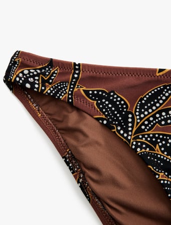 Astarlı Çiçek Desenli Bikini Altı