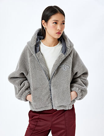 Fermuarlı Kapüşonlu Oversize Nakışlı Peluş Mont