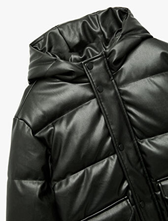 Uzun Kollu Kapşonlu Suni Deri Ceket