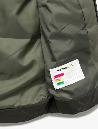 Renk Bloklu Cepli Etiket Detaylı Fermuarlı Kapşonlu Kolsuz Şişme Yelek