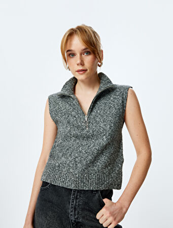 Yarım Fermuar Detaylı Dik Yaka Kolsuz Triko Süveter