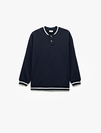 Bisiklet Yaka Uzun Kollu Düğme Detaylı Basic Oversize Sweatshirt