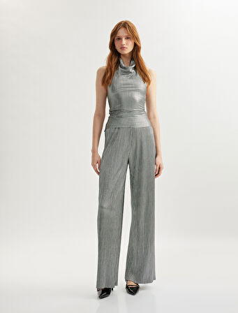 Kolsuz Drape Detaylı Metalik Parlak Degaje Halter Yaka Bluz