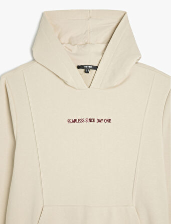 Uzun Kollu Pamuk Karışımlı Cepli Slogan Baskılı Kapşonlu Sweatshirt