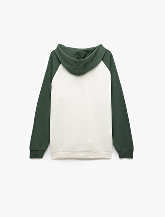 Uzun Kollu Renk Kontrastlı Baskılı Kapşonlu Sweatshirt