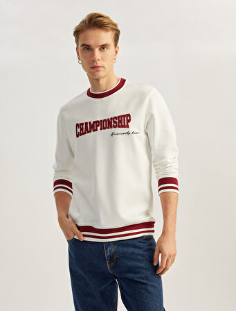 Bisiklet Yaka Pamuk Karışımlı Şerit Detaylı Slogan Baskılı Sweatshirt
