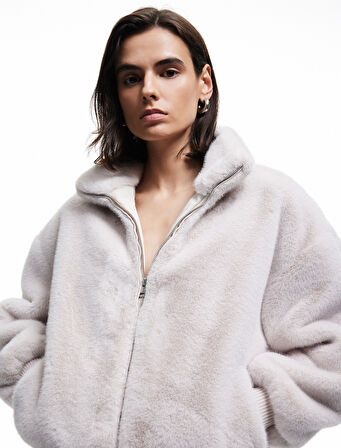 Fermuarlı Dik Yaka Cepli Suni Kürk Peluş Oversize Crop Mont