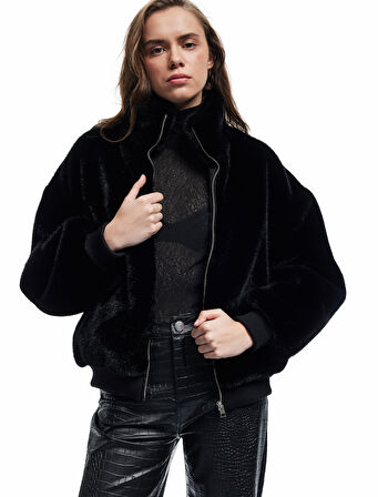 Fermuarlı Dik Yaka Cepli Suni Kürk Peluş Oversize Crop Mont