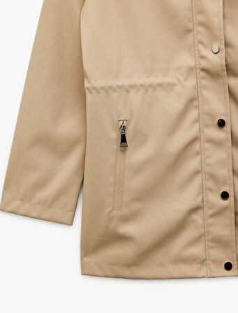 Cepli Beli Bağlamalı Uzun Kollu Fermuarlı Kapüşonlu Yağmurluk