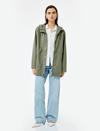 Cepli Beli Bağlamalı Uzun Kollu Fermuarlı Kapüşonlu Yağmurluk