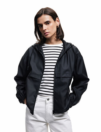 Fermuarlı Kapüşonlu Uzun Kollu Suni Deri Yağmurluk