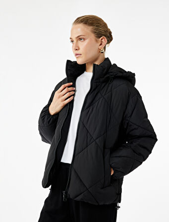 Polar Cep Detaylı Uzun Kollu Fermuarlı Su İtici Kapşonlu Kapitone Mont