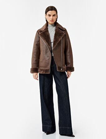 Peluş Astarlı Uzun Kollu Yakası Suni Kürklü Kruvaze Deri Görünümlü Ceket