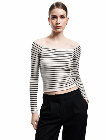 Uzun Kollu Kayık Yaka Triko Kazak