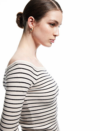 Uzun Kollu Kayık Yaka Triko Kazak