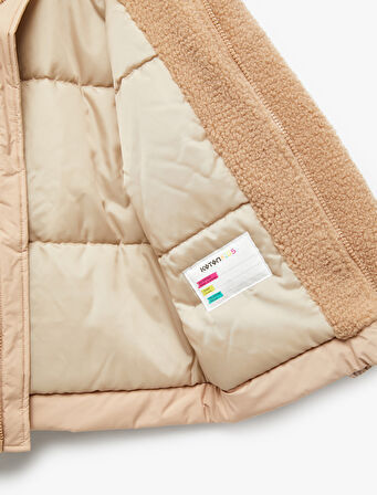 Uzun Kollu Dik Yaka Fermuarlı Cepli Polar Detaylı Ceket