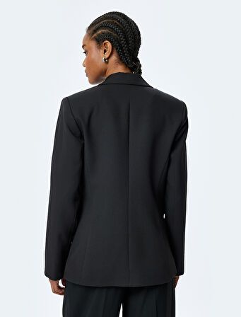 Uzun Kollu Kapaklı Cep Detaylı Slim Fit Kruvaze Blazer Ceket