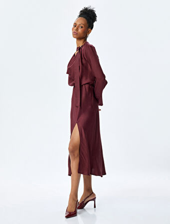 Fularlı Degaje Yaka Yırtmaçlı Uzun Kollu Kloş Saten Elbise