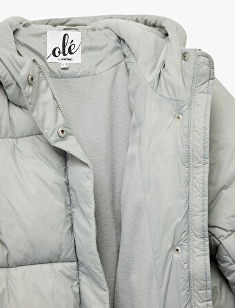 Kapüşonlu Uzun Kollu Cepli Fermuarlı Şişme Mont 