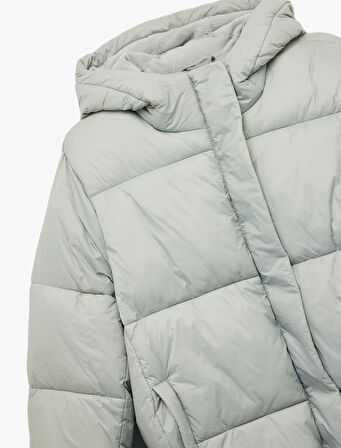 Kapüşonlu Uzun Kollu Cepli Fermuarlı Şişme Mont 