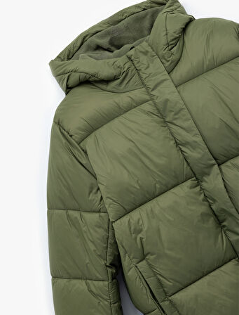 Kapüşonlu Uzun Kollu Cepli Fermuarlı Şişme Mont 