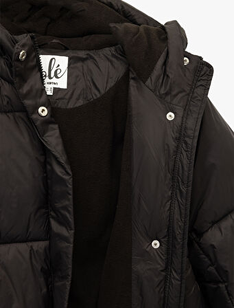 Kapüşonlu Uzun Kollu Cepli Fermuarlı Şişme Mont 