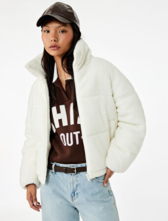 Fermuarlı Dik Yaka Uzun Kollu Cep Detaylı Peluş Mont