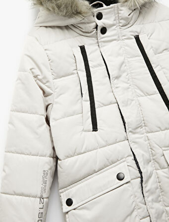 Peluş Detaylı Uzun Kollu Fermuarlı Cepli Uzun Kapşonlu Şişme Mont