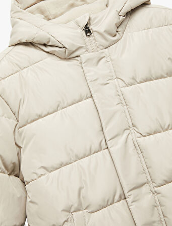 Uzun Kollu Cepli Kapşonlu Şişme Mont