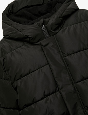 Uzun Kollu Cepli Kapşonlu Şişme Mont