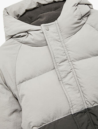 Polar Astarlı Uzun Kollu Kapşonlu Renk Bloklu Şişme Mont 