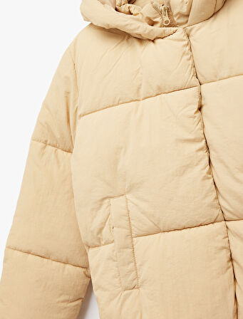 Uzun Kollu Kapşonlu Şişme Mont