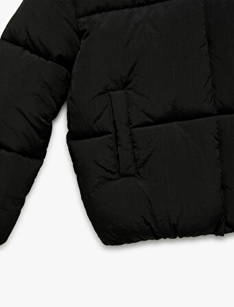 Uzun Kollu Kapşonlu Şişme Mont