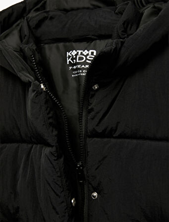 Uzun Kollu Kapşonlu Şişme Mont