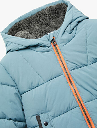 Uzun Kollu Cepli İçi Suni Kürklü Kapşonlu Şişme Mont 