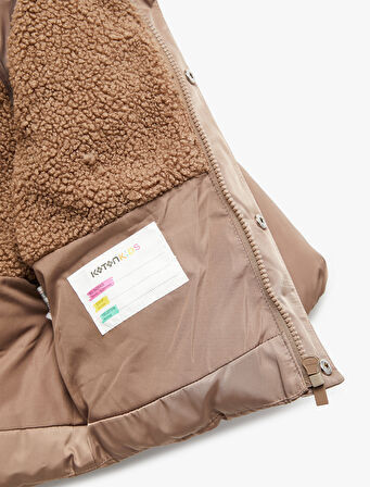 Uzun Kollu Cepli Peluş Detaylı Kapşonlu Şişme Mont