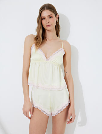 Dantel Detaylı V Yaka İnce Askılı Saten Pijama Üst