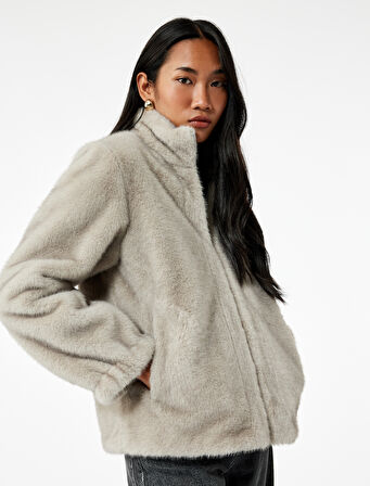 Koton X Sima Tarkan - Suni Süet Astarlı Dik Yaka Uzun Kollu Crop Fermuarlı Peluş Mont