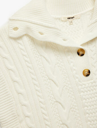 Yarım Düğmeli Devrik Yaka Kolsuz Saç Örgü Süveter