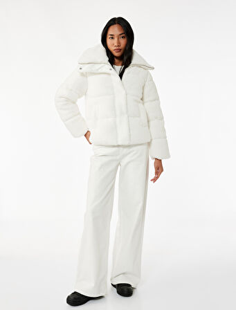 Uzun Kollu Cepli Fermuarlı Dik Yaka Detaylı Anorak Peluş Şişme Mont