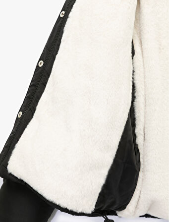 Uzun Kollu Cepli Düğmeli Su İtici Kapüşonlu İçi Suni Kürklü Kısa Şişme Mont