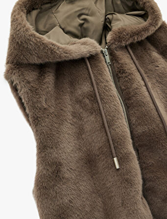 Kolsuz Kapüşonlu Fermuarlı Peluş Yelek