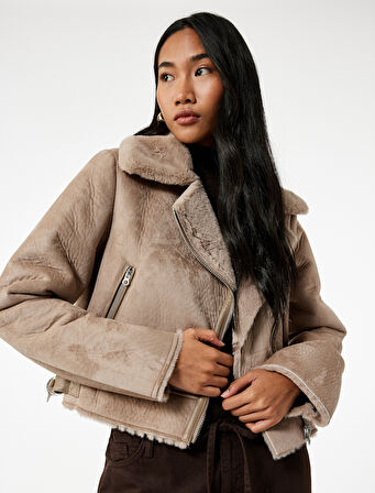 Kruvaze Yaka Uzun Kollu Fermuarlı Cepli Suni Kürk Yaka Crop Suni Süet Ceket